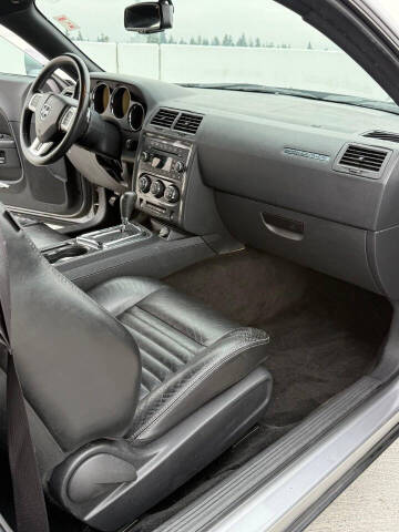 2013 Dodge Challenger SXT Plus