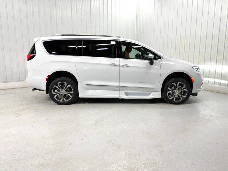 2026 Chrysler Pacifica Pinnacle