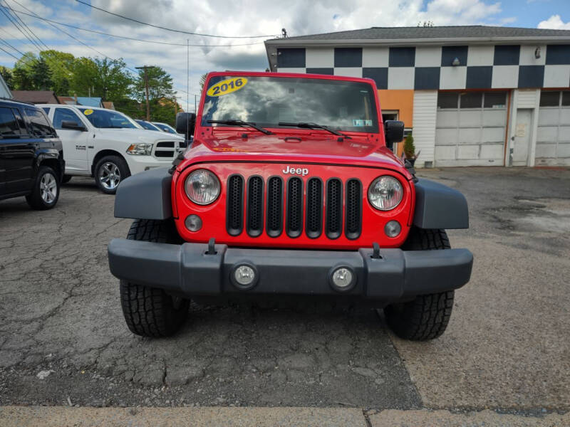 2016 Jeep Wrangler Unlimited Sport photo 2