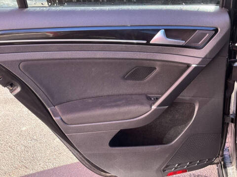 2017 Volkswagen Golf GTI Sport