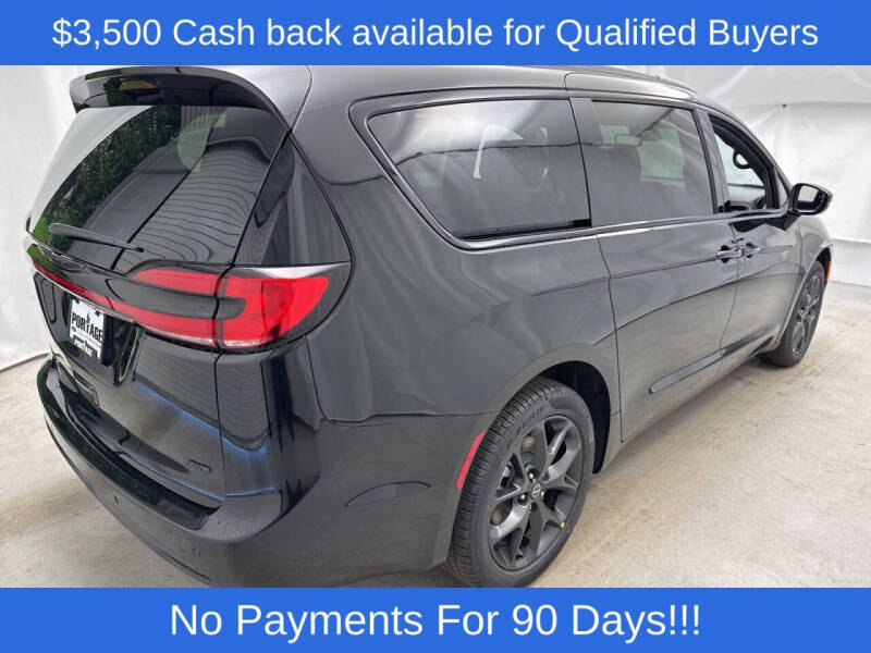 2026 Chrysler Pacifica Select
