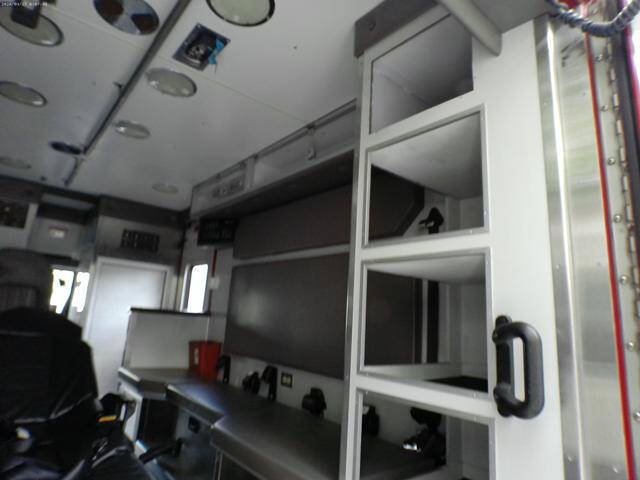 2015 Freightliner M2 106