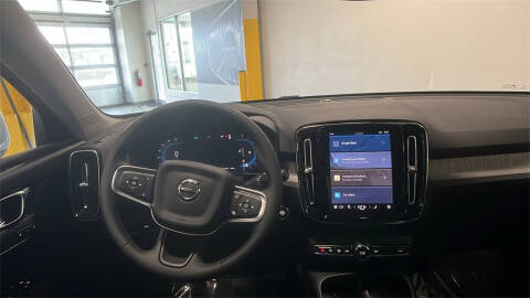 2025 Volvo XC40 B5 Core Bright Theme