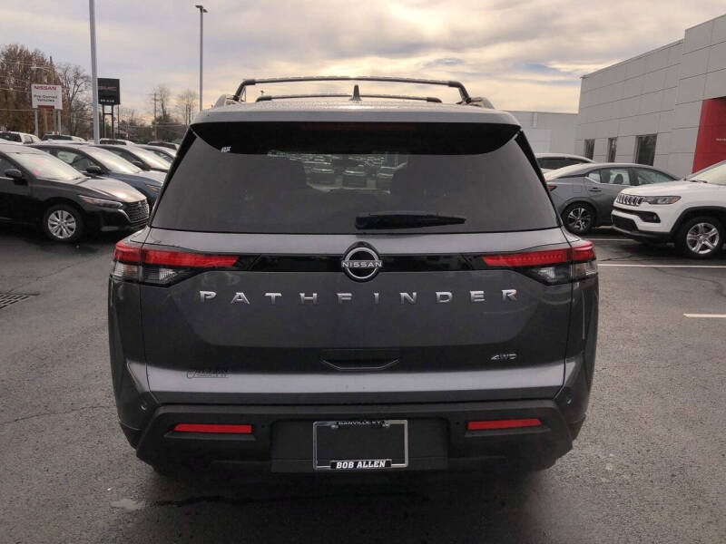 2025 Nissan Pathfinder SV