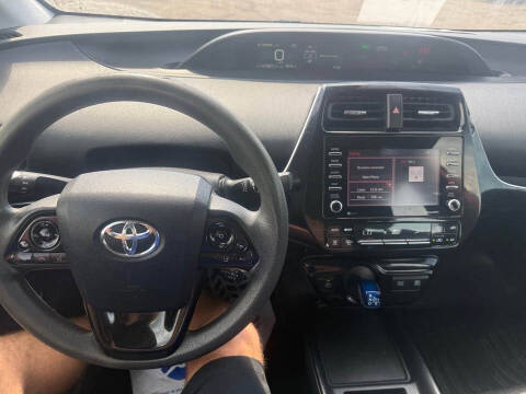 2021 Toyota Prius LE