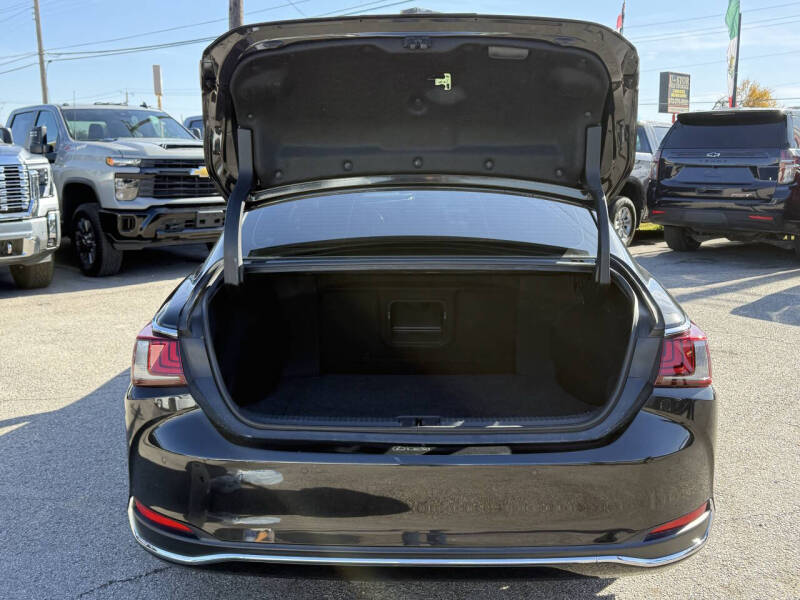 2024 Lexus ES 300h F SPORT Design