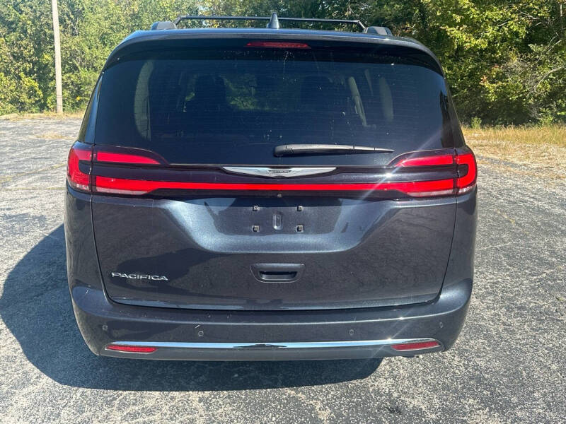 2021 Chrysler Pacifica Touring photo 7