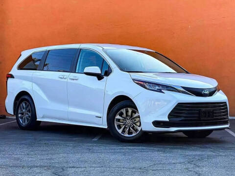 2023 Toyota Sienna LE 8-Passenger