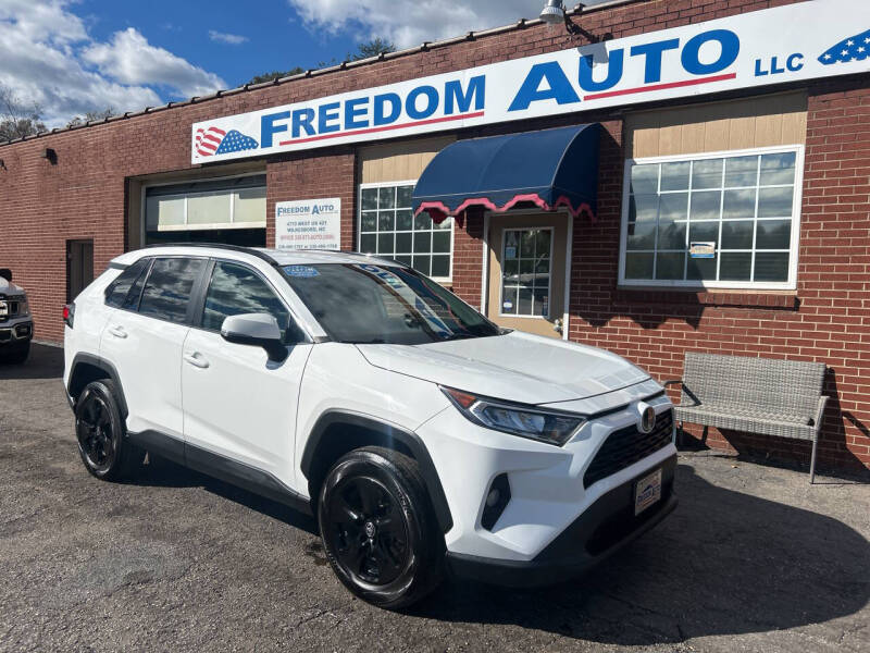 2021 Toyota RAV4 XLE's photo