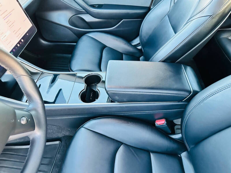 2019 Tesla Model 3 Base photo 18