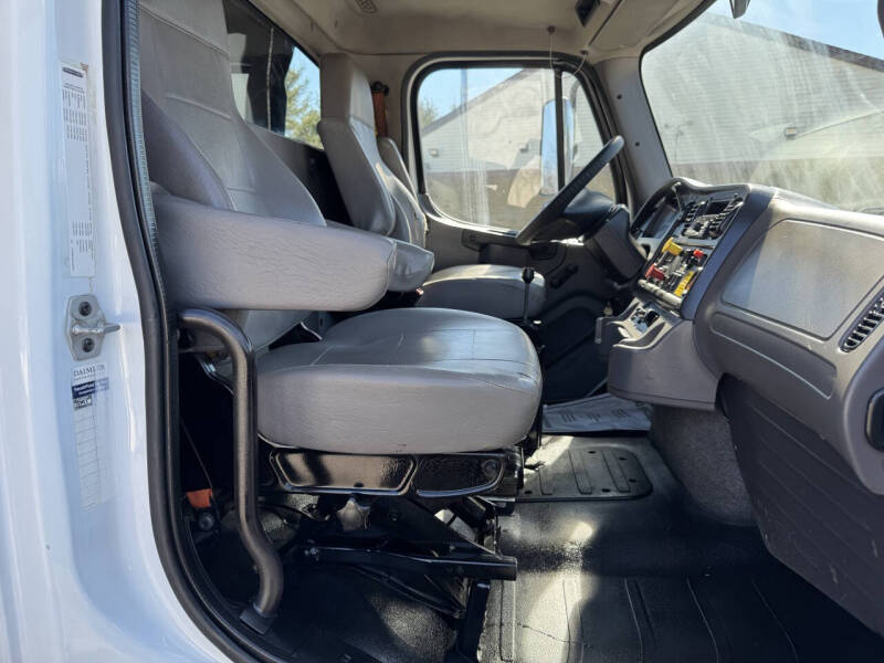 2016 Freightliner 114 SD