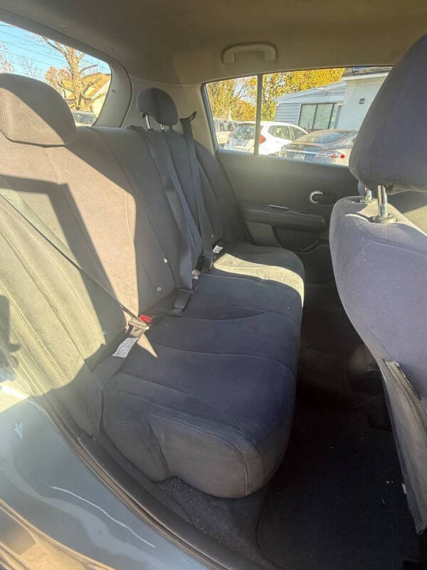 2009 Nissan Versa 1.8 S