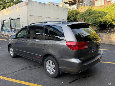 2005 Toyota Sienna
