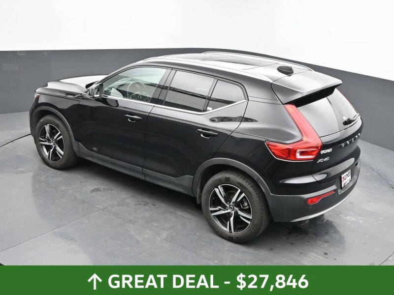 2025 Volvo XC40 B5 Core Bright Theme