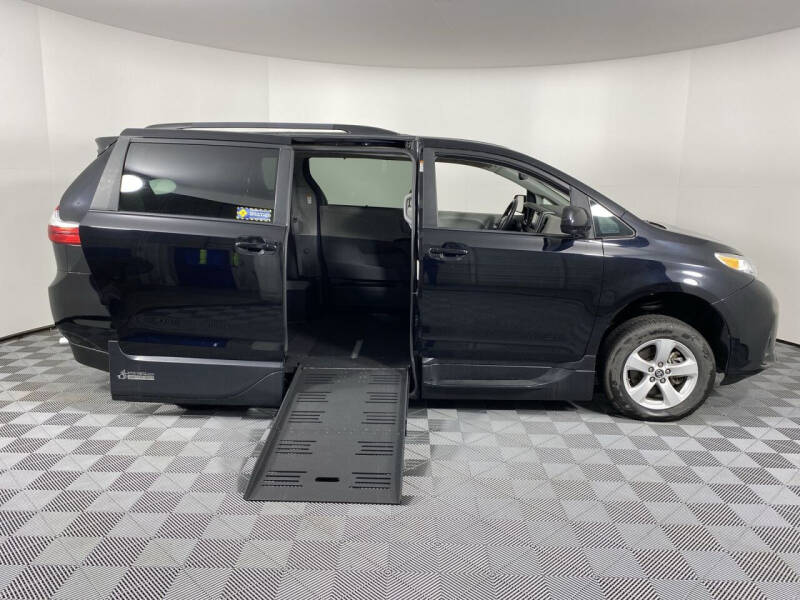 Used 2020 Toyota Sienna LE with VIN 5TDKZ3DC9LS023797 for sale in Tucker, GA