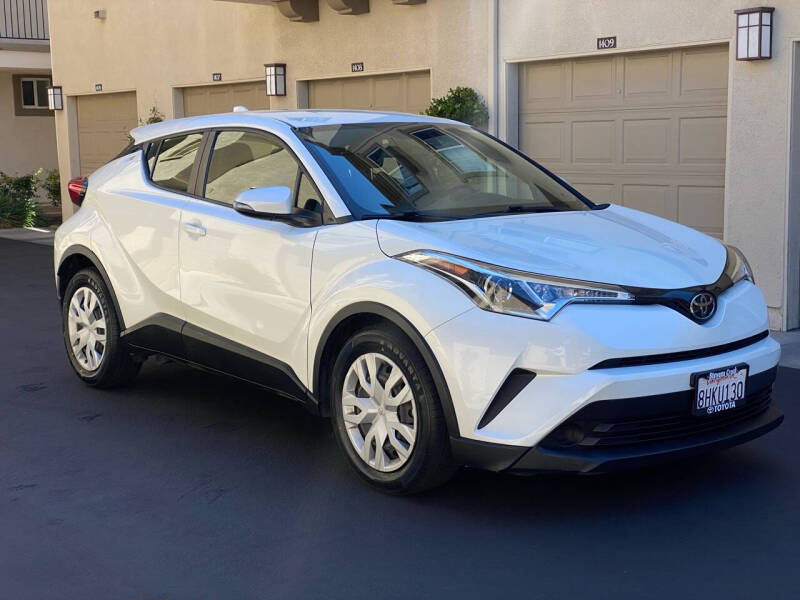 2019 Toyota C-HR LE photo 3