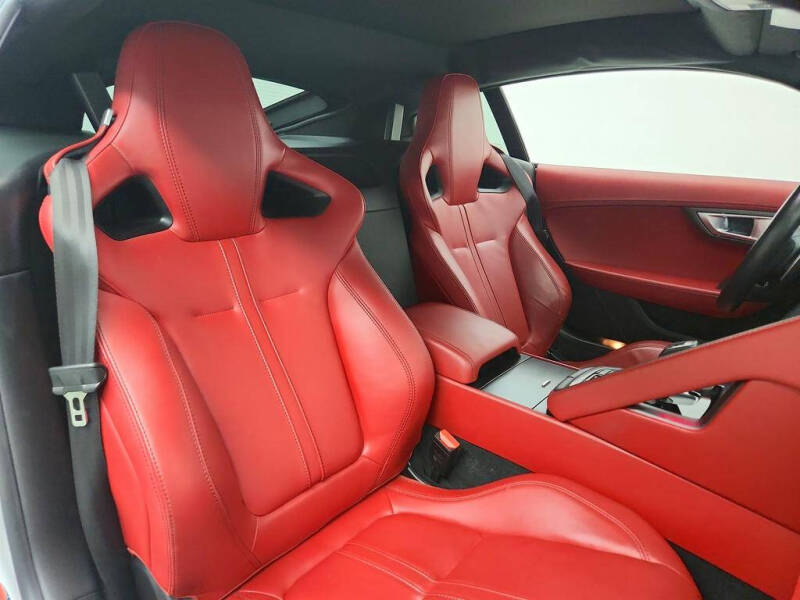 2016 Jaguar F-TYPE R