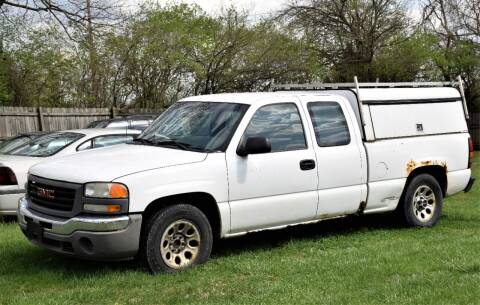2005 GMC Sierra 1500 for sale at PINNACLE ROAD AUTOMOTIVE LLC in Moraine OH