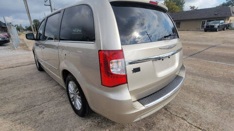 2013 Chrysler Town and Country Touring-L