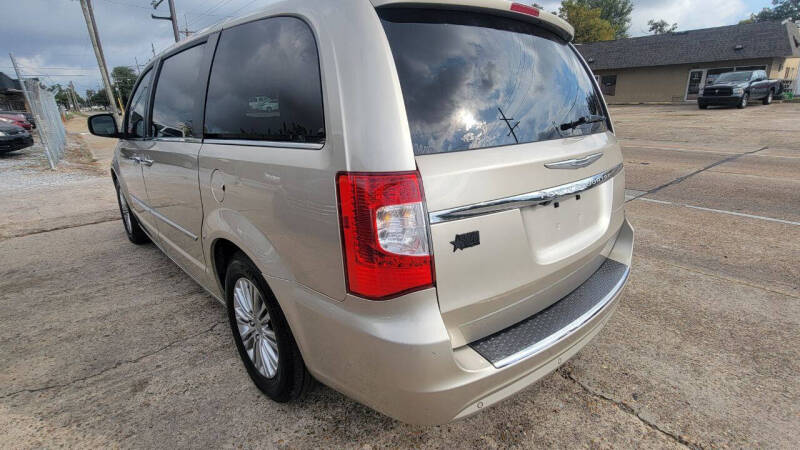 2013 Chrysler Town and Country Touring-L