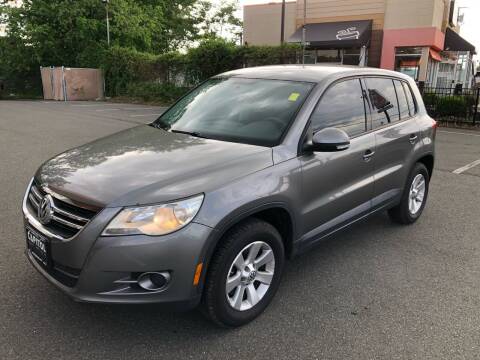 2010 Volkswagen Tiguan for sale at MAGIC AUTO SALES in Little Ferry NJ