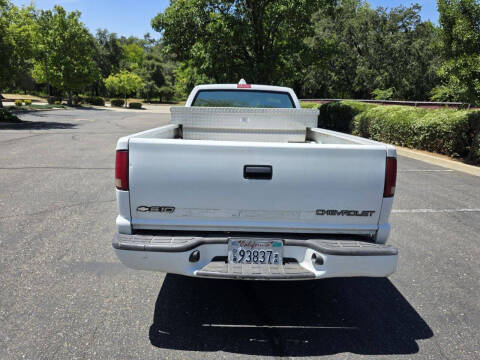 2000 Chevrolet S-10 LS