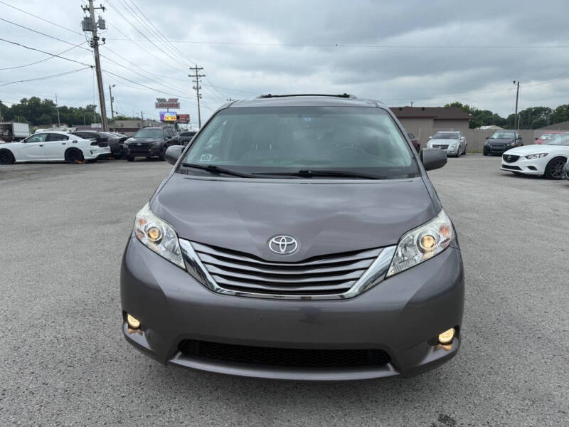 2017 Toyota Sienna XLE 8-Passenger