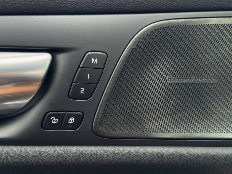 2024 Volvo S60 B5 Plus Black Edition