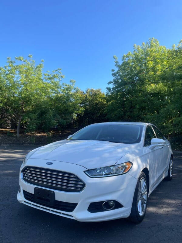 2014 Ford Fusion SE photo 2