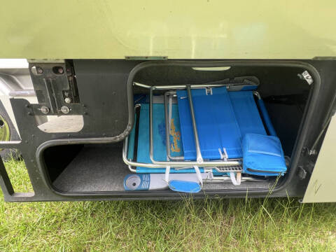 2007 Winnebago Adventurer