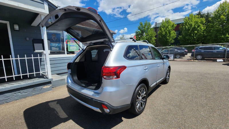 2017 Mitsubishi Outlander ES