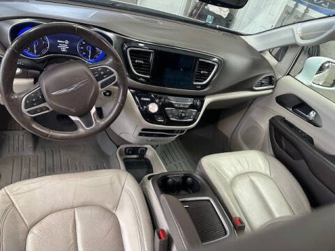 2017 Chrysler Pacifica Touring-L Plus