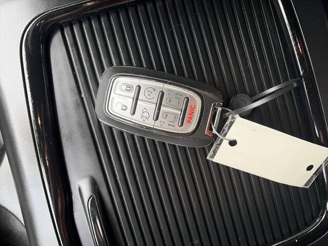 2024 Chrysler Pacifica Plug-In Hybrid Select