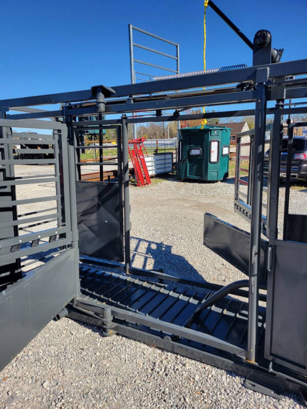 2025 Cattleman Manual w/Solid Floor