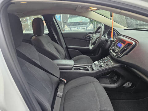 2016 Chrysler 200 LX