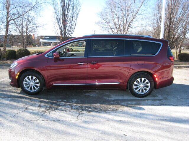 2018 Chrysler Pacifica for sale at FINNEY'S AUTO & TRUCK in Atlanta IN