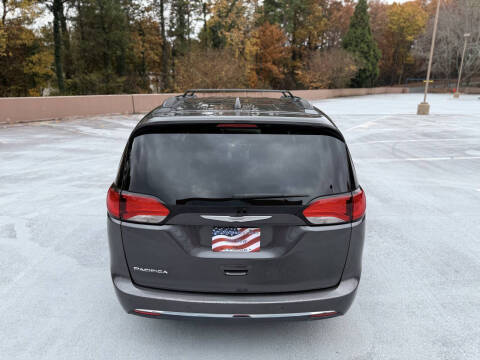 2017 Chrysler Pacifica Touring-L