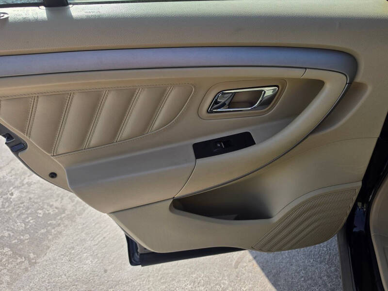 2013 Ford Taurus SE