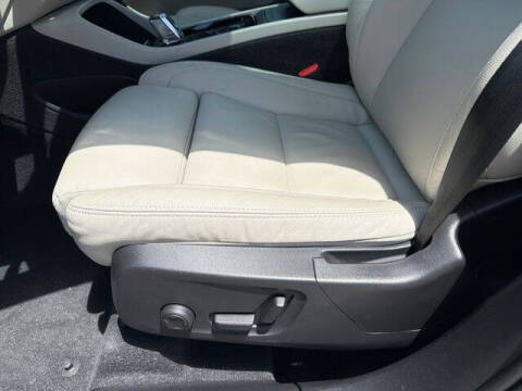 2023 Volvo XC40 B5 Plus Bright Theme