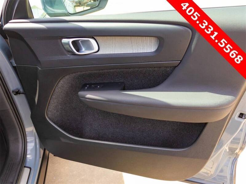 2023 Volvo XC40 B5 Plus Bright Theme