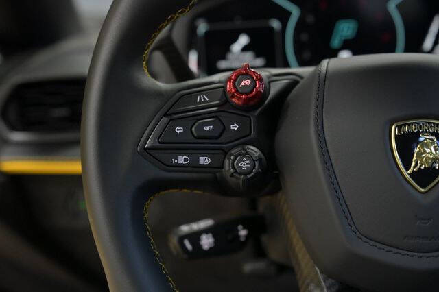 2024 Lamborghini Revuelto