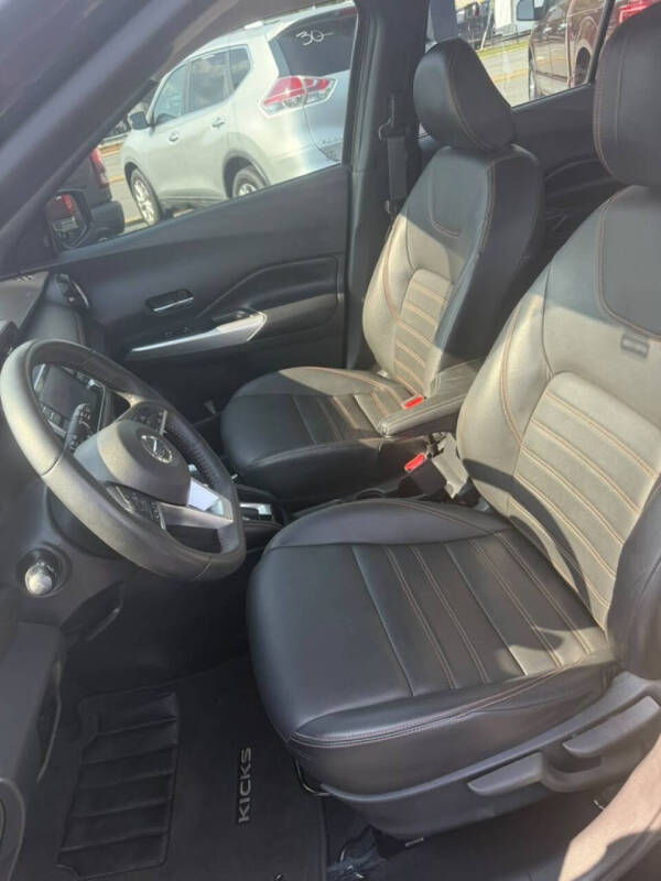 2020 Nissan Kicks SR