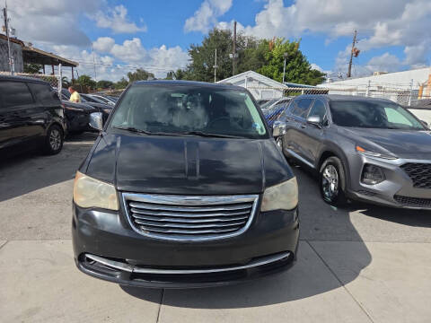 2014 Chrysler Town and Country Touring-L