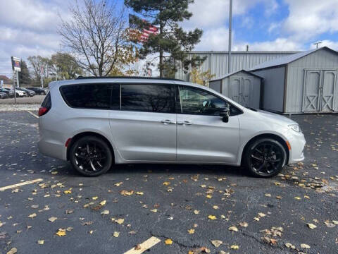 2024 Chrysler Pacifica Touring L