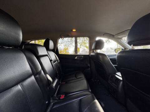 2017 Nissan Pathfinder SL