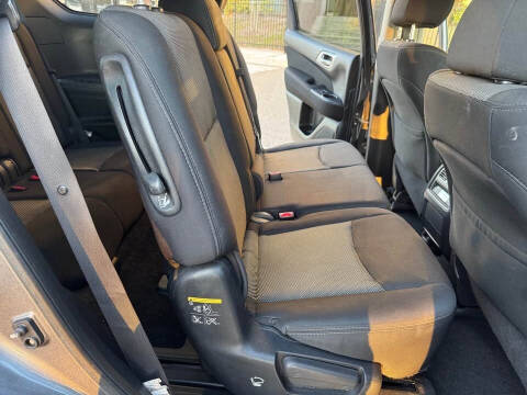 2017 Nissan Pathfinder SV