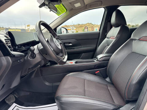 2025 Nissan Kicks SR