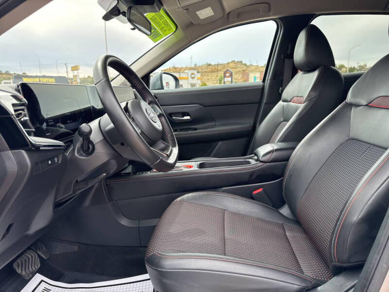 2025 Nissan Kicks SR