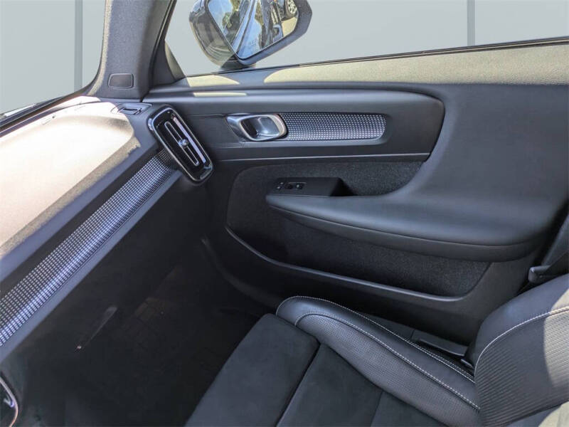 2020 Volvo XC40 T5 R-Design