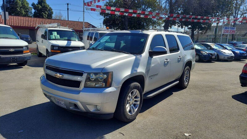2010 Chevrolet Suburban LS's photo